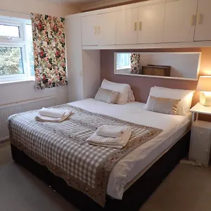 Two Bedroom Corporate And Family With Parking In Popular Location Holiday home