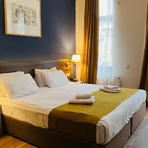 https://point-hotel-tbilisi.alltbilisihotels.com